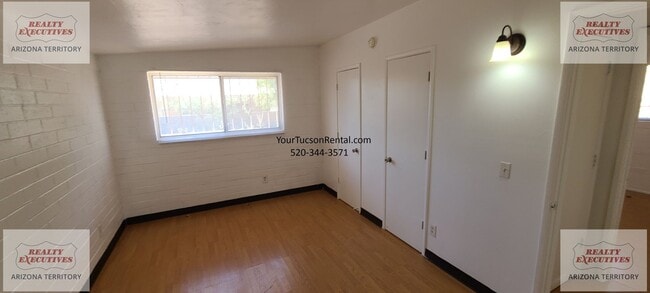 Building Photo - 29th St & Craycroft Rd area 2/2 with yard & A/C System