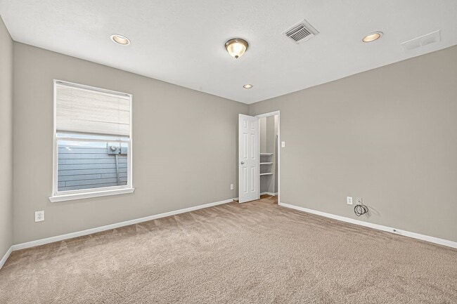 Building Photo - 24615 Amberleaf Ct