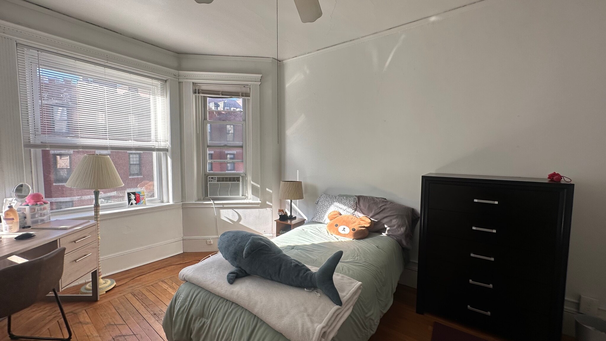 Building Photo - 65 Park Dr