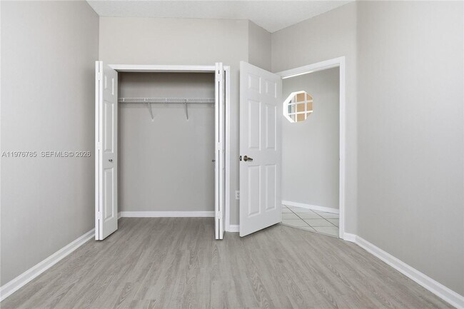 Building Photo - 575 SE 29th Dr