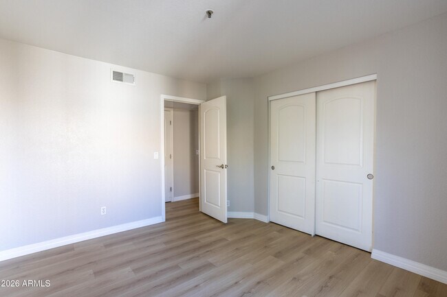 Building Photo - 2025 E Campbell Ave