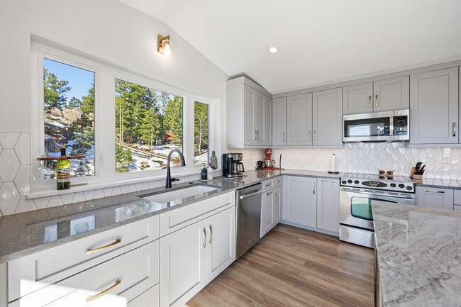 Building Photo - 30855 Walter Dr