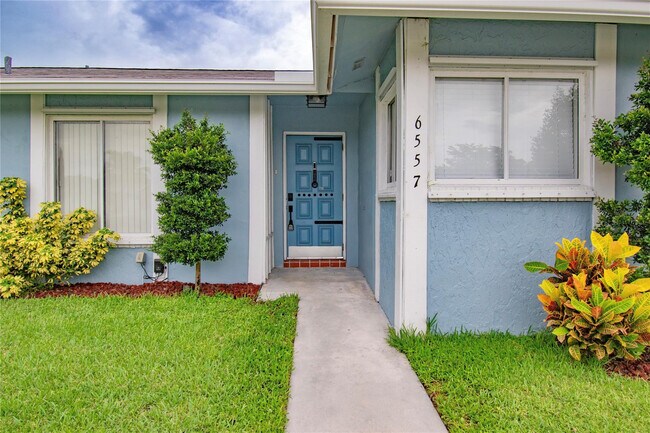 Building Photo - 6557 Country Wood Way