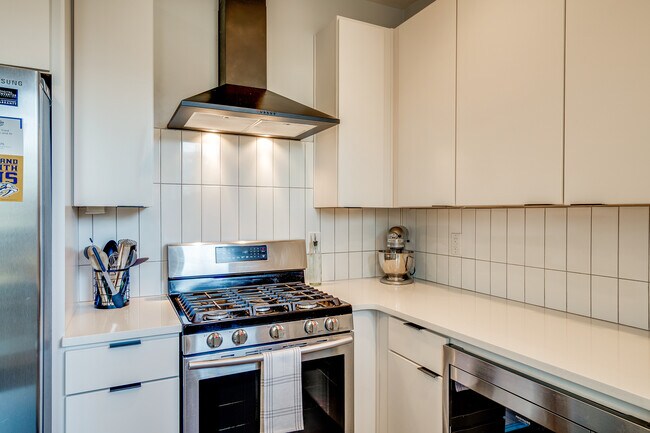 Building Photo - 717 Tral St