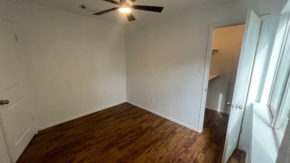 Building Photo - 9515 Aberdeen Way