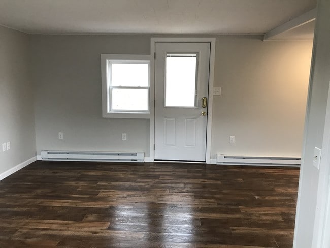 Front door and living room. - 1337 Irish Creek Rd