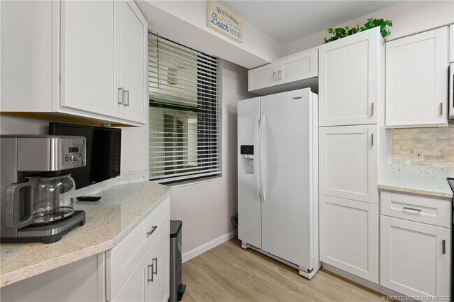 Building Photo - 9650 S Ocean Dr
