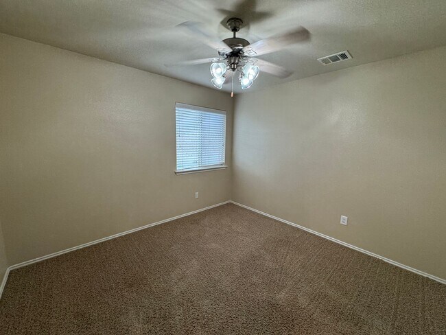 Building Photo - 6908 Golden Oak Ln