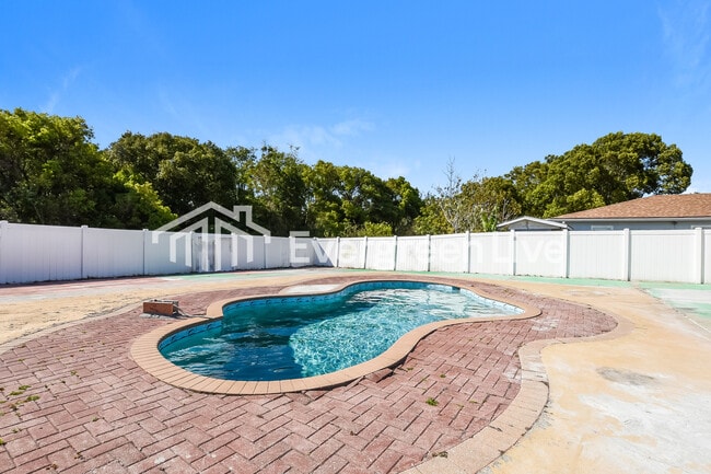 Building Photo - 4058 Spoonbill Ave