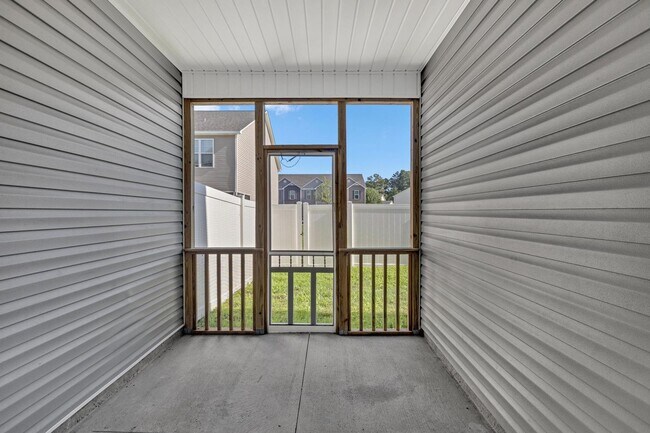 Building Photo - Carolina Forest Townhome with garage!