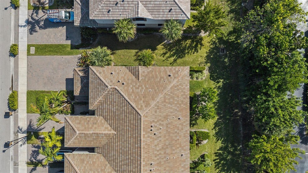 Building Photo - 180 SE 5th Ct