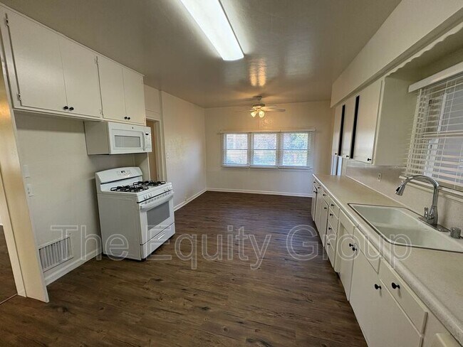 Building Photo - 1424 18th Ave