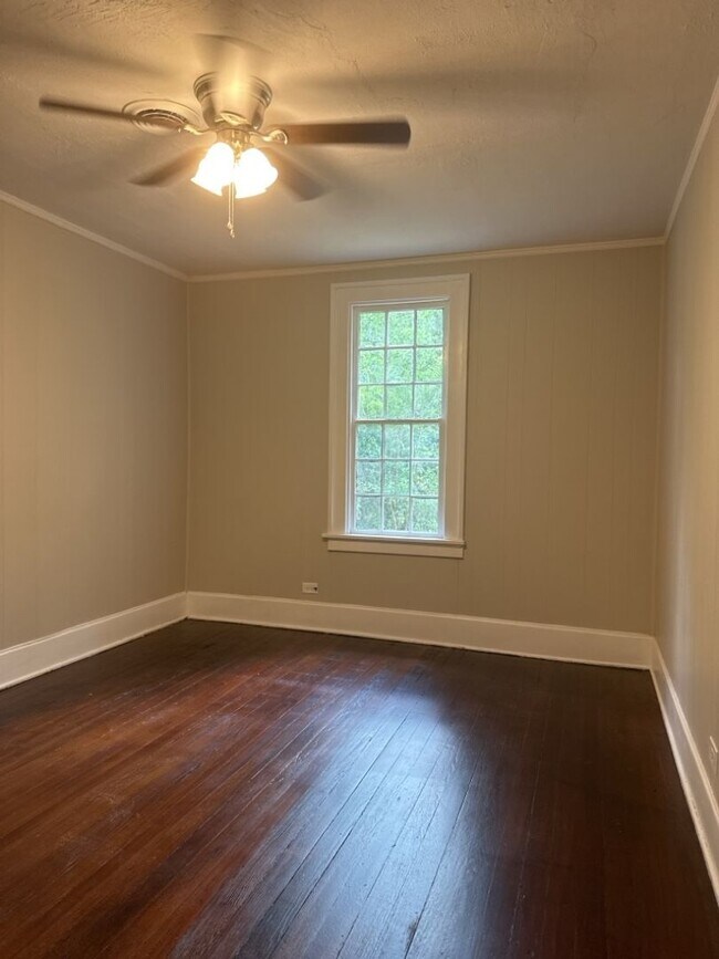 Building Photo - Charming 2-bedroom, 1-bathroom home