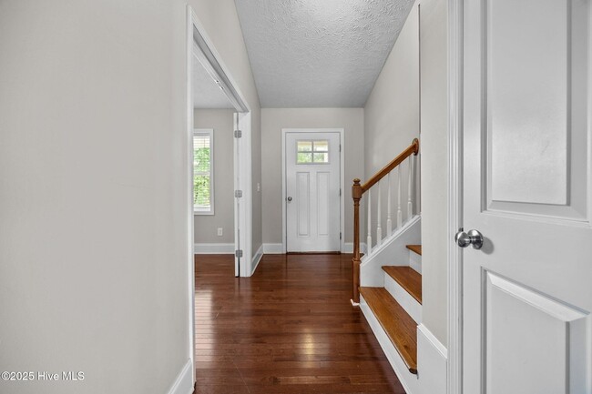 Building Photo - 123 Lightwater Dr