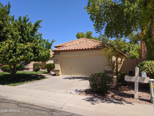 Building Photo - 1321 N Jamaica Way