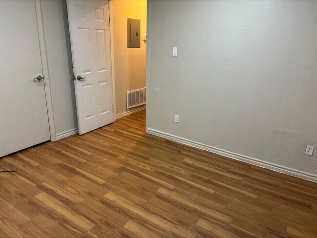 Building Photo - AVAILABLE MID MAY ; APPLY TODAY AT OUR WEBSITE!!!