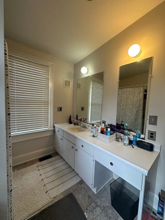 Building Photo - Shotgun Home in the Boulevard Neighborhood - Move in date June 1st, 2026