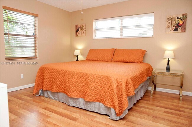 Building Photo - 458 SE Doat St