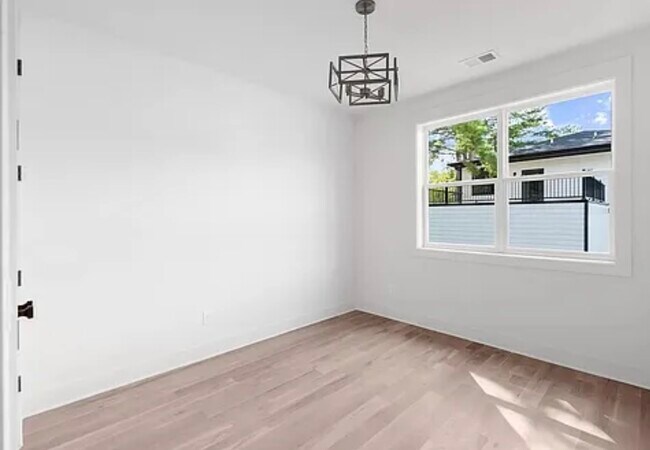 Building Photo - 2323 Carter Ave