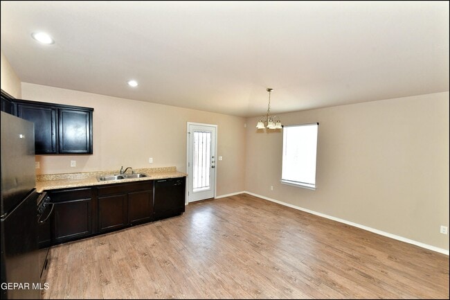 Building Photo - 916 Villa Seca Dr