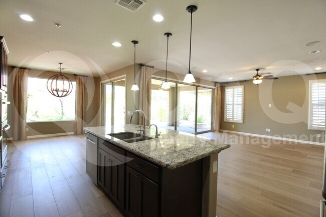 Building Photo - 12728 W Desert Vista Trail