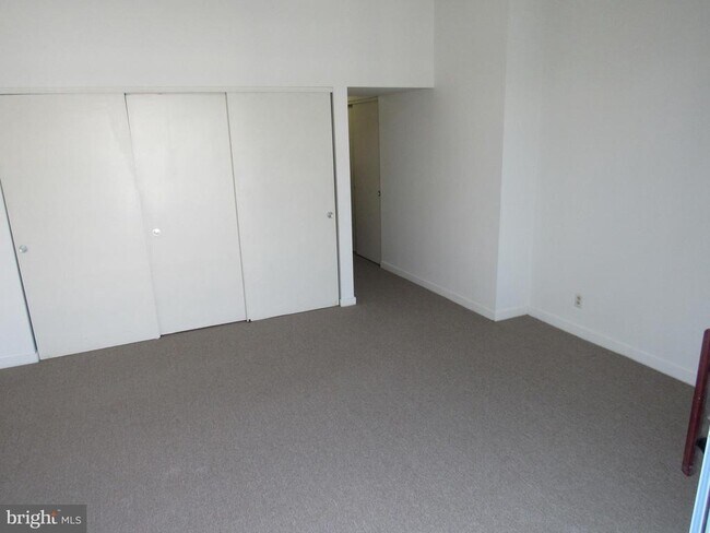 Building Photo - 3 N Christopher Columbus Blvd