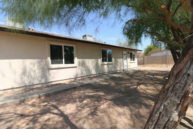 Building Photo - 1 N Naco Way