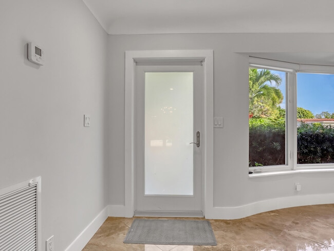 Building Photo - 1298 NW 4th St