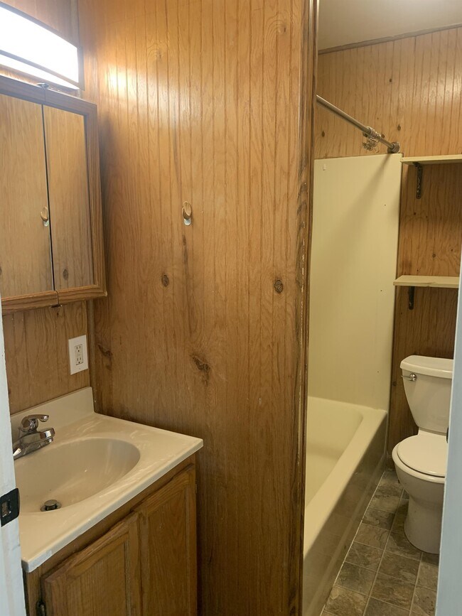 Building Photo - 701 W 24th St