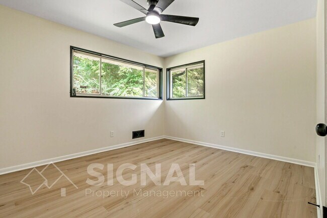 Building Photo - 4324 Warren Rd