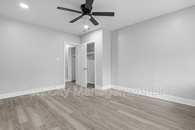 Building Photo - 1806 Aiken St