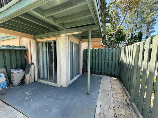 Building Photo - 1799 Fairview Villas Dr