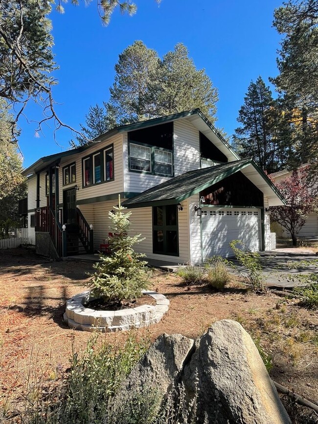 Building Photo - Quiet 4Bd 2Ba home avail. for a 3-5 month ...