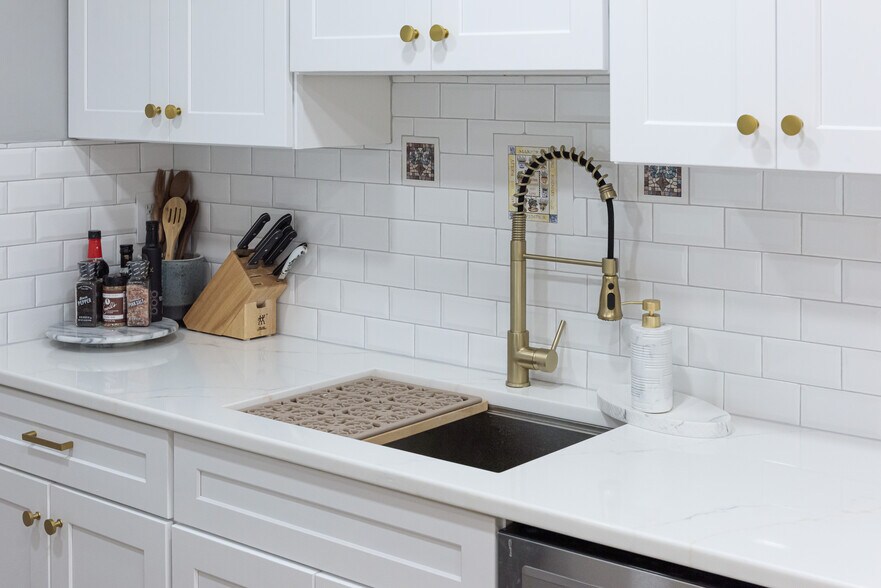 Building Photo - 48 Llanfair Rd