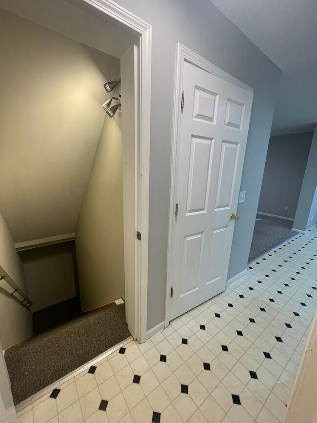 Building Photo - 230/232 Brookridge Ct.