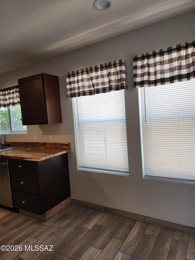 Building Photo - 7631 E Desert Overlook Dr