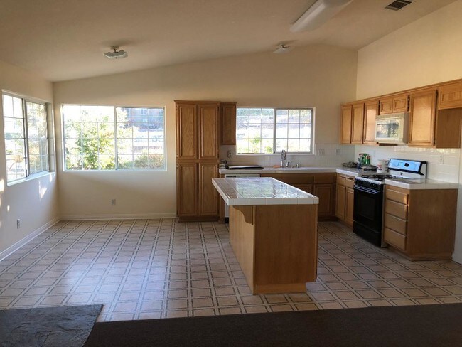 Building Photo - 32750 Rose Tree Ln