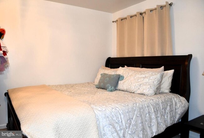 Building Photo - 848 Chestnut Ridge Dr