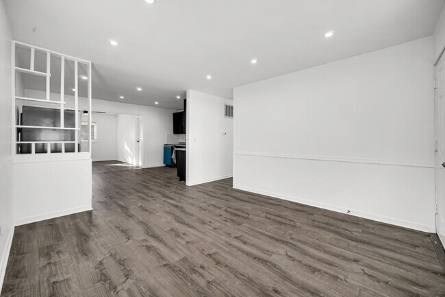 Building Photo - 3 Bedroom 1 Bathroom House for Rent!