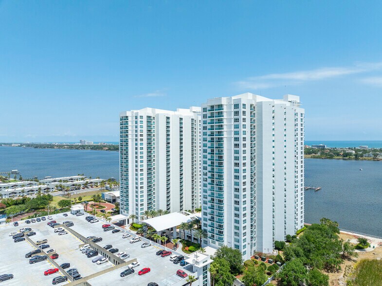 Building Photo - 231 Riverside Dr