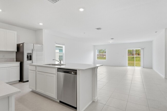 Building Photo - 10461 NW Suncrest Lp