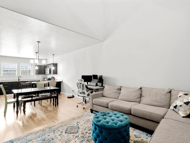 Building Photo - Private Basement Suite in Bright Co-Ed Townhome in Lehi Exchange!