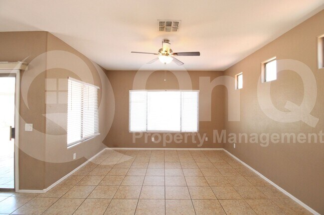 Building Photo - 5174 W Laurel Ave