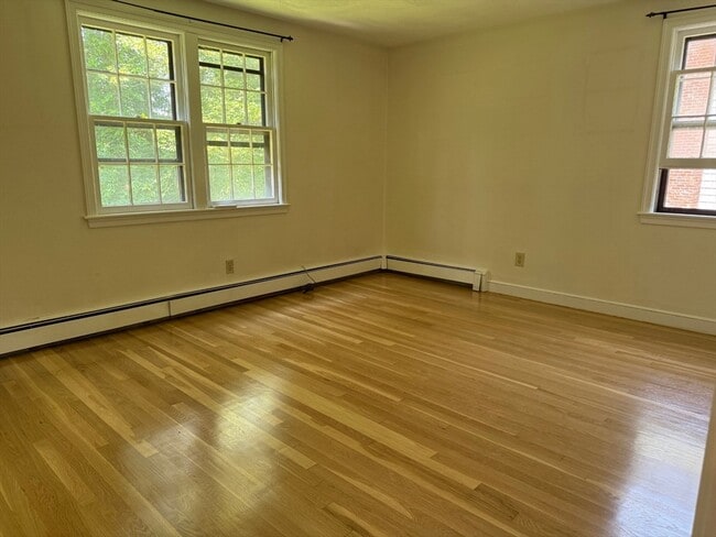 Building Photo - 37 Woodbury Rd
