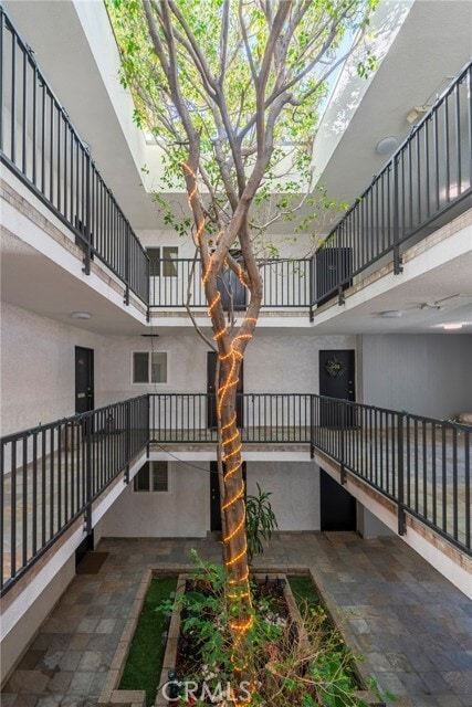 Building Photo - 730 Esplanade