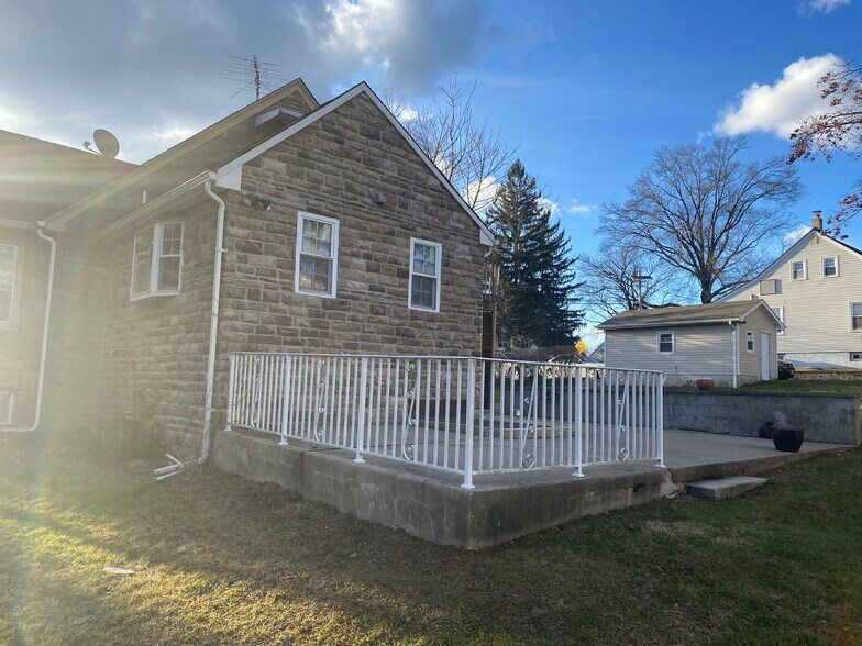 Building Photo - 95 Sycamore Ave