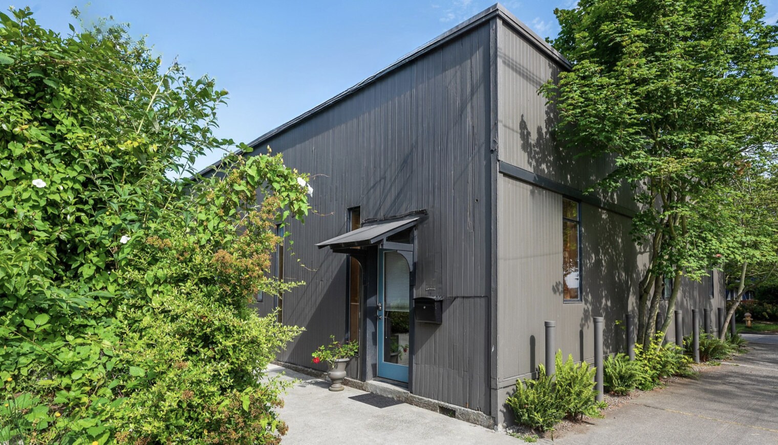 Building Photo - 2607 8th Ave W