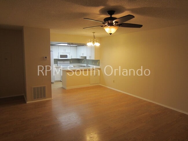 Building Photo - Great location! 2nd floor condo in Winter ...