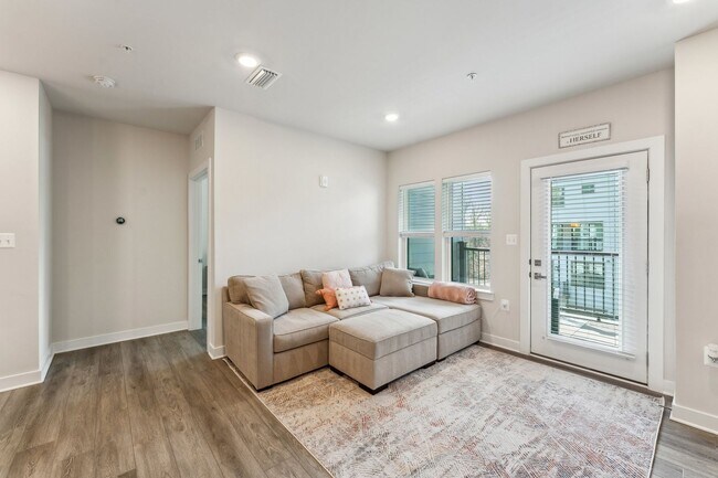 Building Photo - Gorgeous 2bd/2ba modern condo w/balcony located conveniently in MOSAIC AT WOODLAND PARK in Herndon.