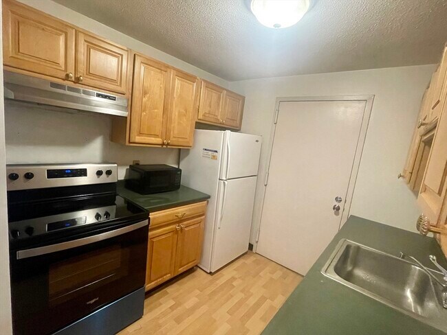 Primary Photo - 9 Village Rock Ln